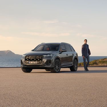 Foto del frontal del Audi SQ7 SUV. 